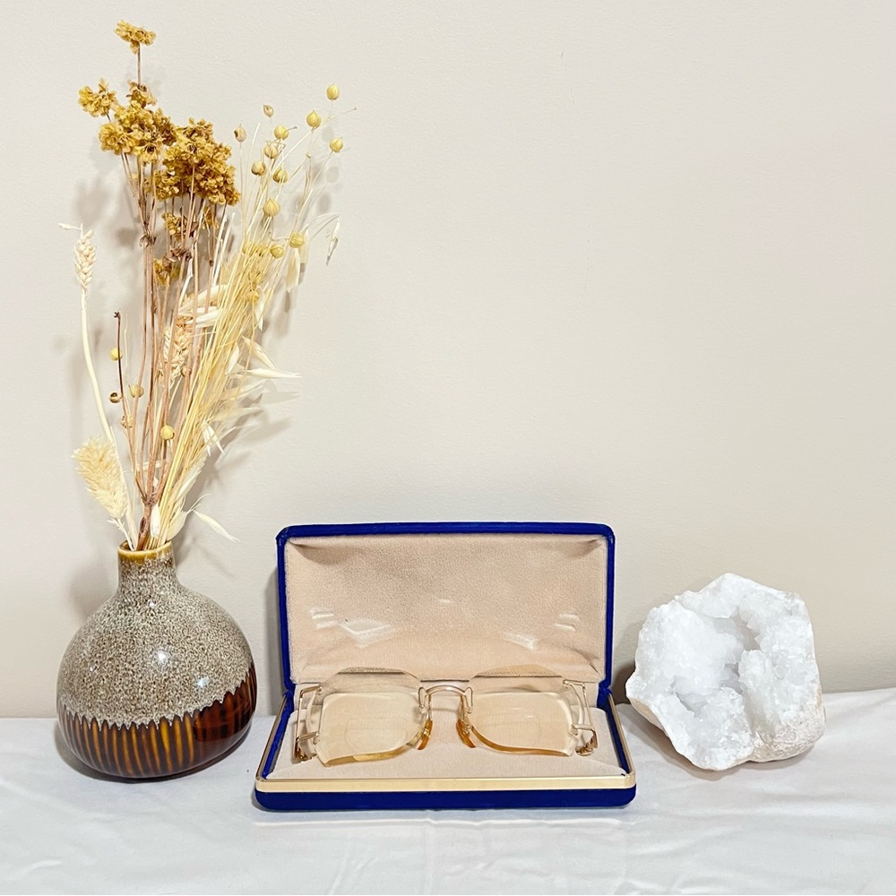 Authentic Vintage Vogue Gilt glasses & case